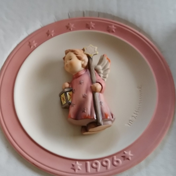 M.J. Hummel Annual christmas plate 1996